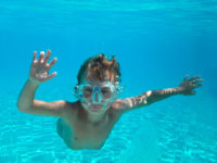 Plavání je pro děti velice prospěšné. Foto: www.juklik.cz